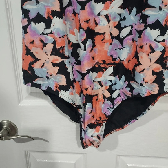 NWOT Roatan Swimwear Floral One Piece Swimsuit in Size 2X - Picture 5 of 12